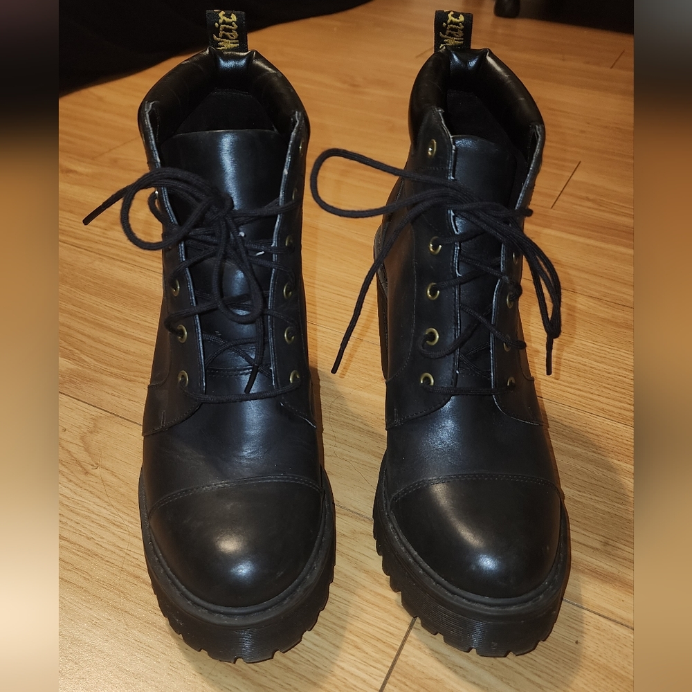 Doc Marten Averil boots